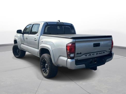 Used 2022 Toyota Tacoma SR5 w/ Technology Package AWD/4WD image 8