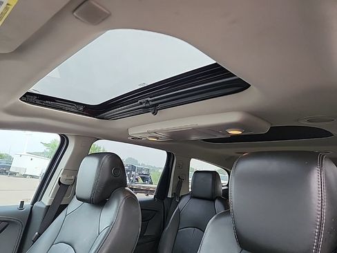 Used 2017 Chevrolet Traverse LT AWD/4WD image 32