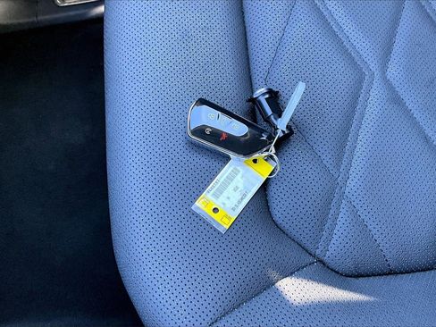 Used 2024 Volkswagen Atlas SE image 32