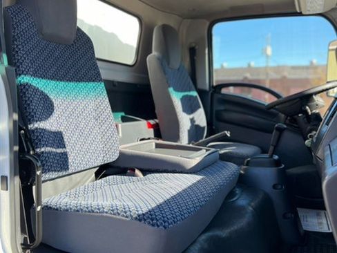 Used 2024 Isuzu NPR image 16