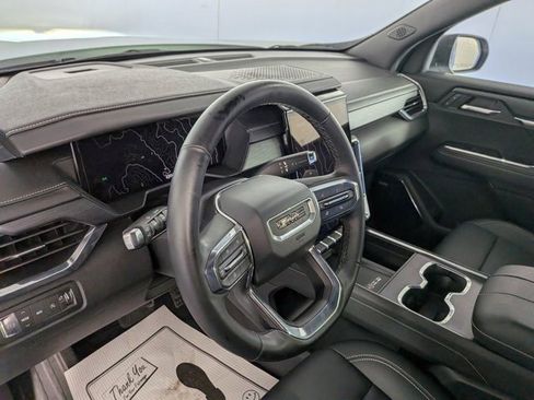 Certified 2025 GMC Acadia Elevation w/ Elevation Premium Package AWD/4WD image 21
