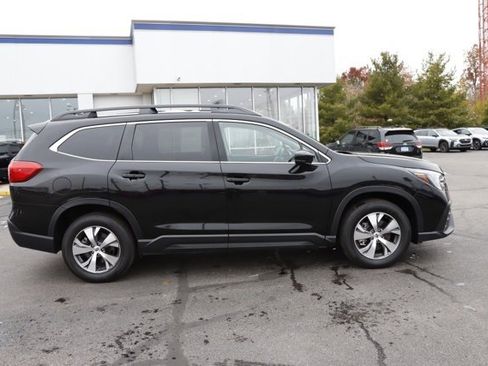 Used 2024 Subaru Ascent Premium w/ Convenience Package image 2