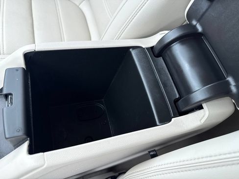 Used 2021 GMC Acadia Denali w/ Denali Technology Package FWD image 28
