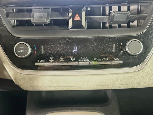 Used 2025 Toyota Corolla LE FWD image 22