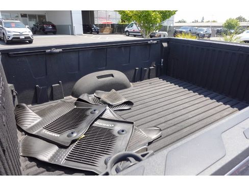 Used 2022 Toyota Tundra SR5 w/ SR5 Premium Package AWD/4WD image 27