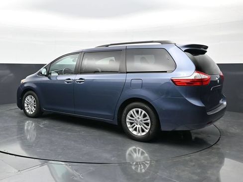 Used 2017 Toyota Sienna XLE FWD image 7
