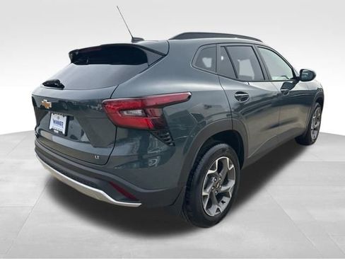 New 2026 Chevrolet Trax LT w/ Sunroof Package image 5