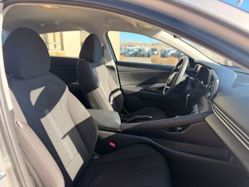 Used 2023 Hyundai Elantra SE w/ Winter Weather Package image 23