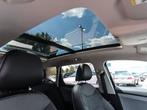 Used 2022 Volkswagen Taos SE w/ Panoramic Sunroof Package AWD/4WD image 49