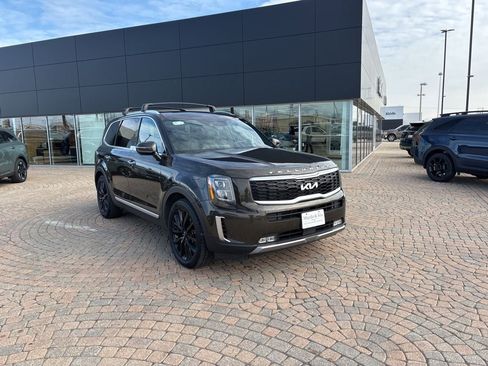 Used 2022 Kia Telluride SX w/ SX Prestige Package image 3