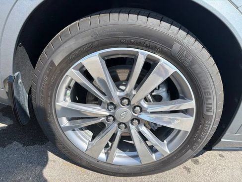 Used 2023 Cadillac XT6 Premium Luxury w/ Technology Package FWD image 4