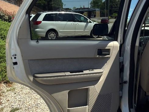 Used 2012 Ford Escape XLT image 32