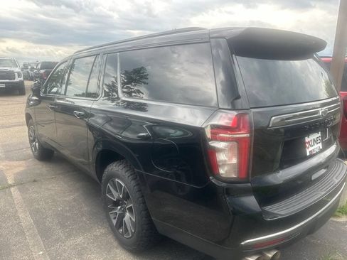 Used 2022 Chevrolet Suburban Z71 w/ Z71 Off-Road Package AWD/4WD image 10