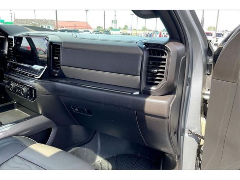 Used 2024 Chevrolet Silverado 2500 ZR2 w/ Technology Package AWD/4WD image 18