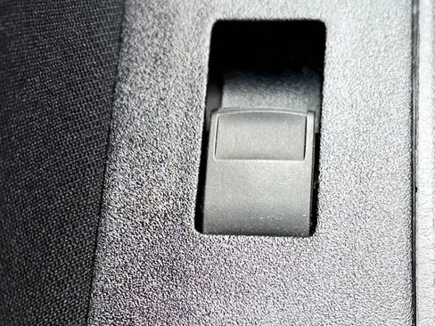 Used 2015 Toyota Corolla LE FWD image 26