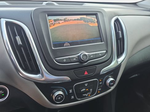 Used 2020 Chevrolet Equinox LS w/ LS Convenience Package FWD image 22