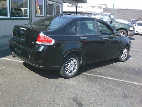 Used 2011 Ford Focus SE image 4