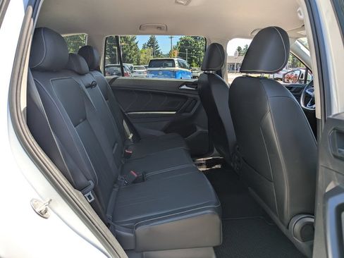 Used 2022 Volkswagen Tiguan SE AWD/4WD image 30
