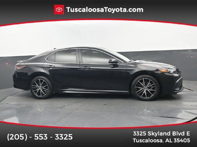 Used 2024 Toyota Camry SE FWD image 1