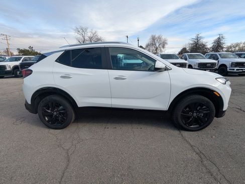 Used 2024 Buick Encore GX Sport Touring image 2