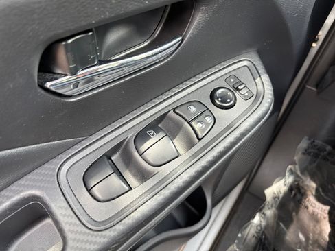 Used 2025 Nissan Versa SV FWD image 18