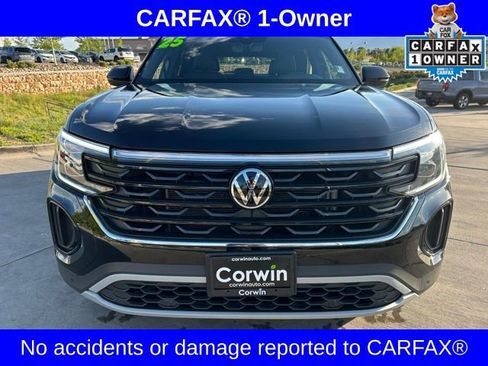 Used 2025 Volkswagen Atlas Cross Sport SE AWD/4WD image 2