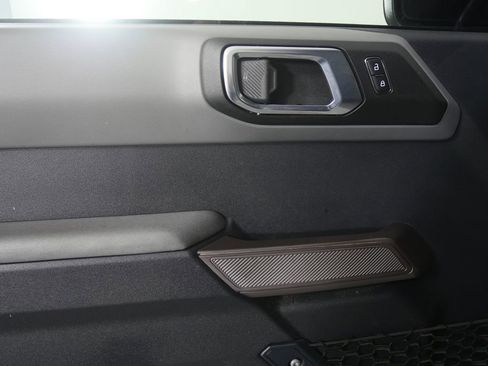 Used 2023 Ford Bronco Black Diamond w/ Sasquatch Package image 8