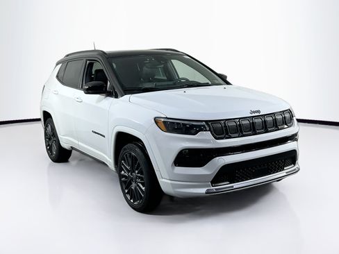 Used 2022 Jeep Compass High Altitude AWD/4WD image 3
