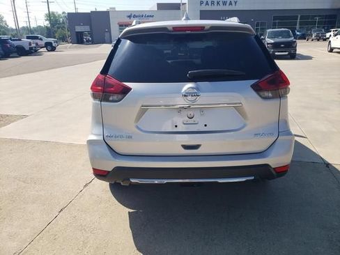 Used 2018 Nissan Rogue SV AWD/4WD image 5