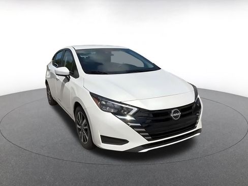 Used 2025 Nissan Versa SV FWD image 3