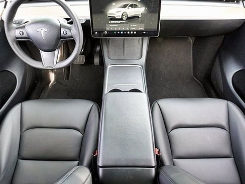 Used 2023 Tesla Model Y AWD image 23
