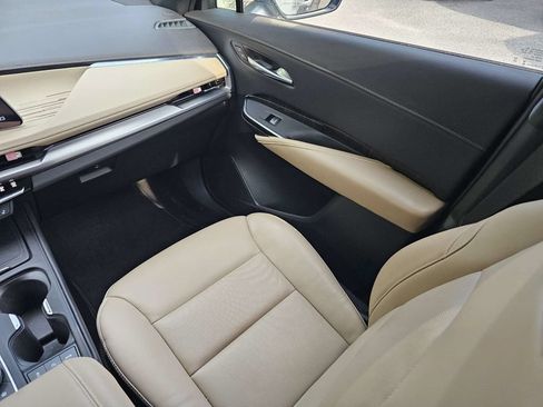 Used 2025 Cadillac XT4 Premium Luxury FWD image 17