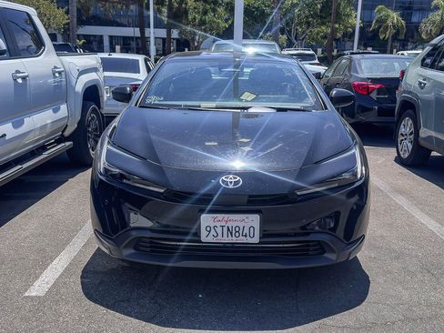 Used 2025 Toyota Prius LE AWD/4WD image 2