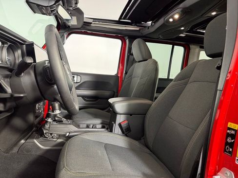 Certified 2025 Jeep Wrangler Unlimited Sahara w/ Safety Group image 21