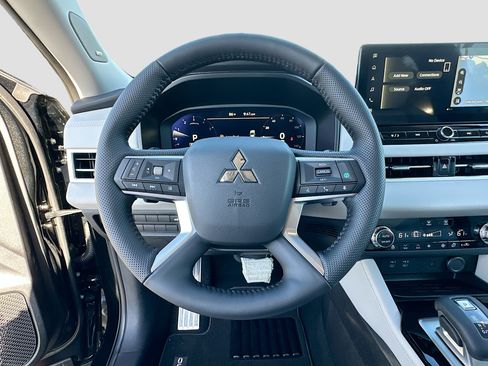 New 2025 Mitsubishi Outlander SEL image 7