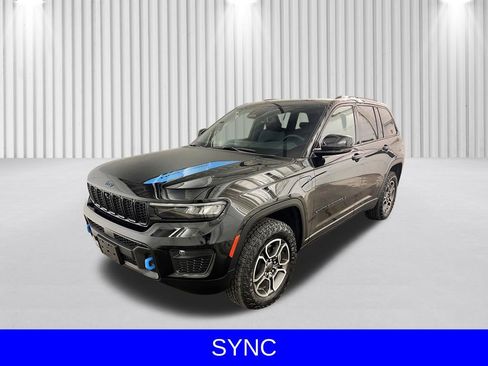 Used 2022 Jeep Grand Cherokee Trailhawk w/ Luxury Tech Group III image 13