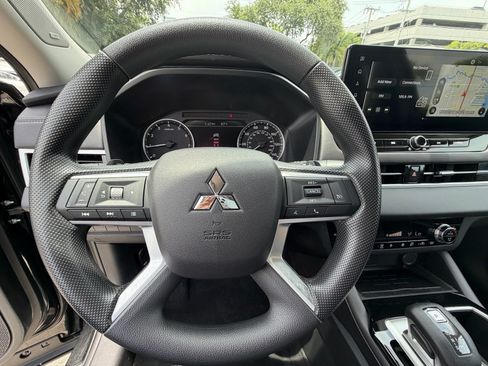 Used 2025 Mitsubishi Outlander ES AWD/4WD image 21