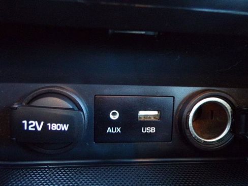 Used 2017 Hyundai Elantra SE image 35