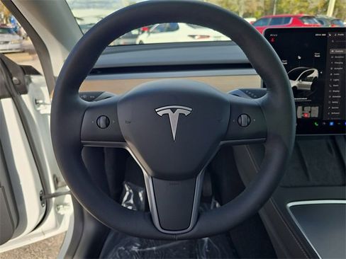 Used 2025 Tesla Model Y Long Range image 25