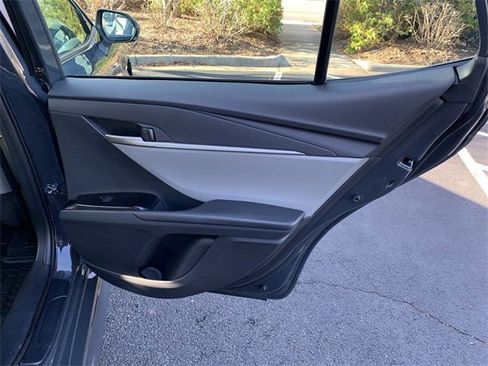 Used 2025 Toyota Camry SE image 11