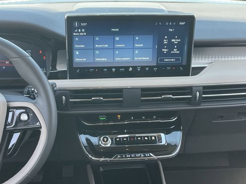 Used 2024 Lincoln Corsair FWD w/ Rear Removable Package Tray image 17