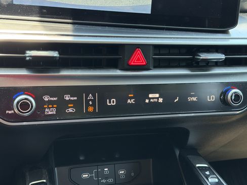 Used 2025 Kia Sorento S w/ Panoramic Sunroof Package FWD image 7