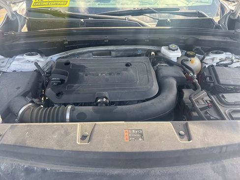 Used 2023 Buick Envision Essence image 38