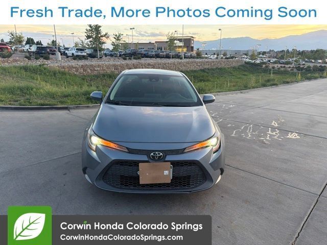 Used 2020 Toyota Corolla LE FWD image 2