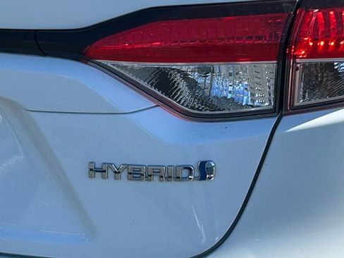 Used 2021 Toyota Corolla LE FWD image 4