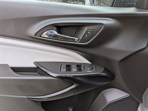 Used 2025 Chevrolet Trax LT w/ LT Convenience Package image 13