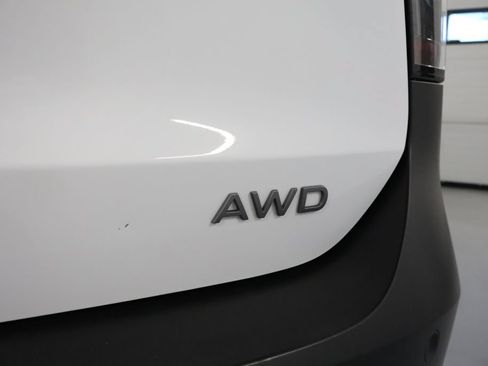 Used 2025 Nissan Kicks SV AWD/4WD image 11
