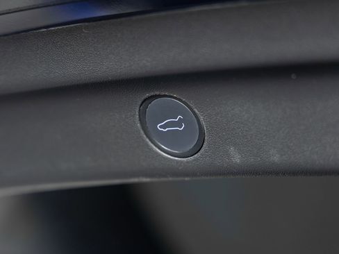 Used 2022 Tesla Model Y Long Range image 21