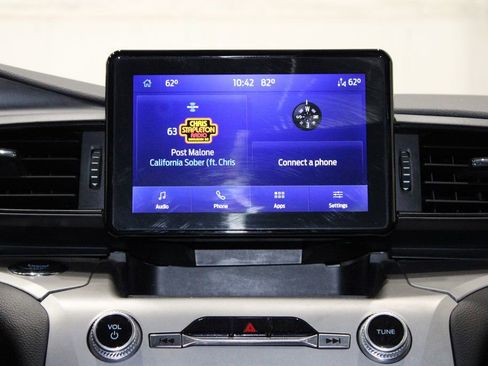 Used 2022 Ford Explorer XLT image 32