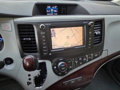 Used 2012 Toyota Sienna XLE w/ Premium Pkg FWD image 3